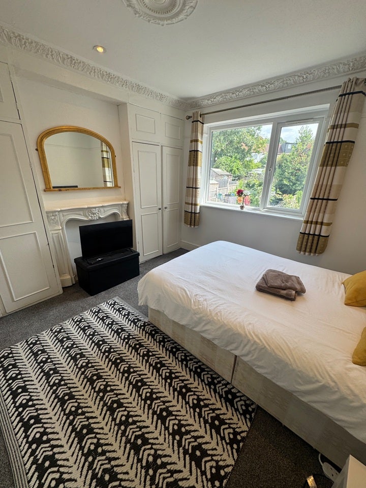 Room Grange Park Road in Greater London