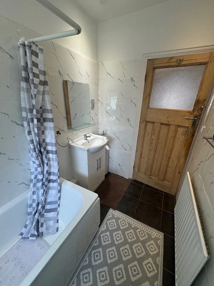 Room Grange Park Road in Greater London