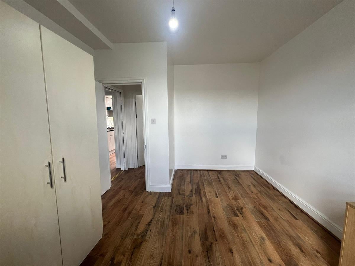 Flat Arthur Road in Greater London