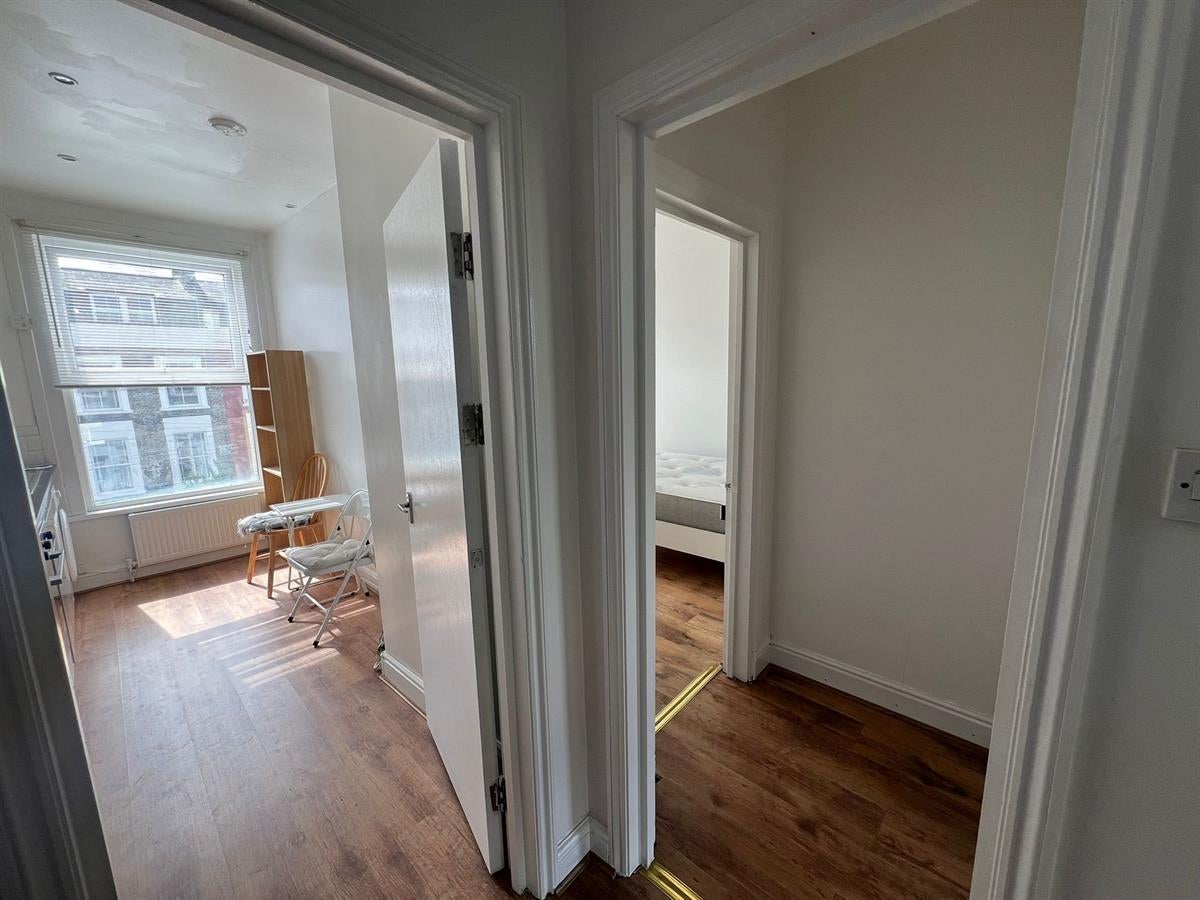 Flat Arthur Road in Greater London