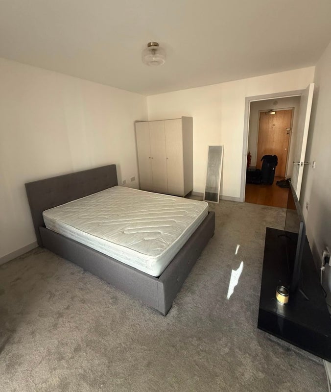 Flat Crampton Street in Greater London