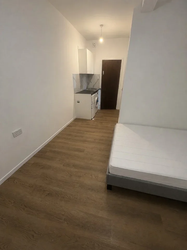 Flat London Road in Greater London
