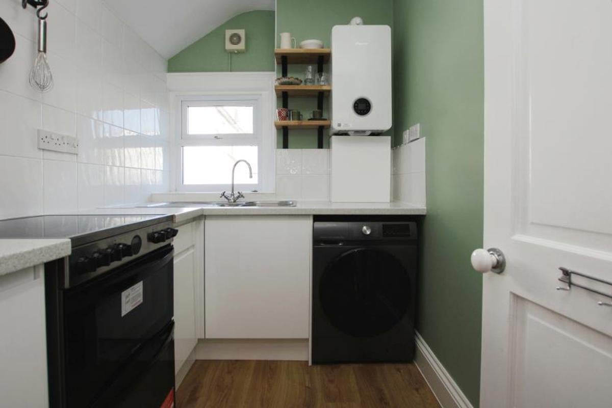 Flat Shadwell Road in Bristol