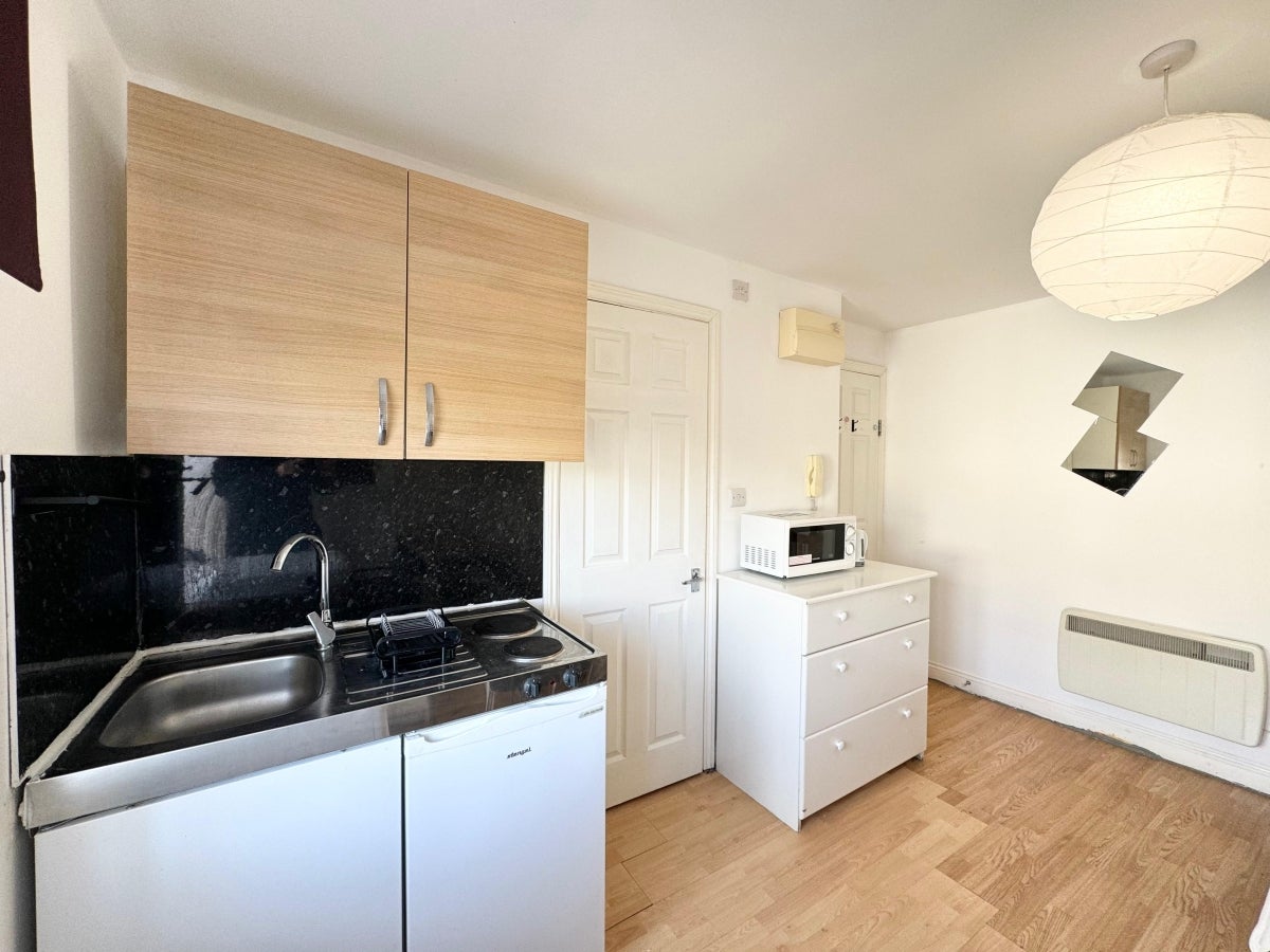 Flat Ennis Road in Greater London