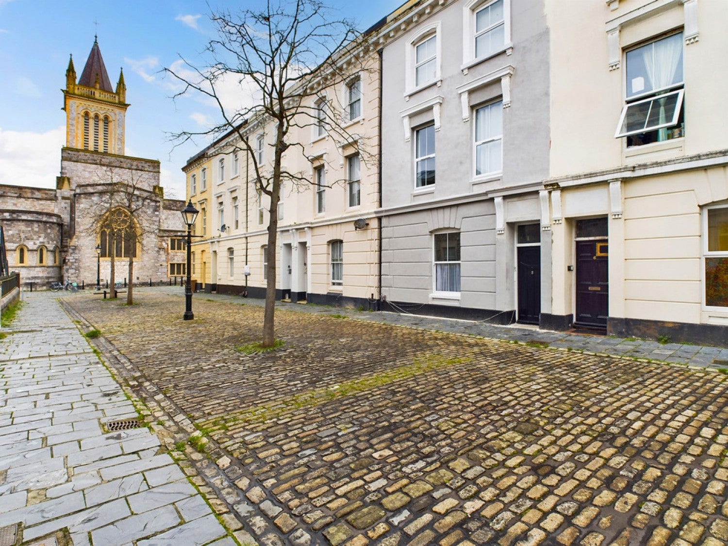 Flat Wyndham Square in Plymouth