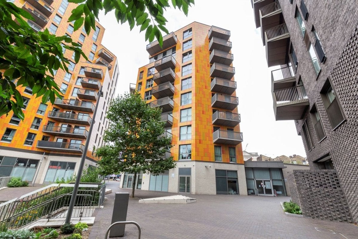 Flat Bywell Place in Greater London