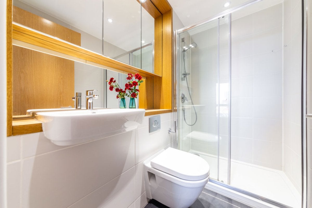 Flat Bywell Place in Greater London