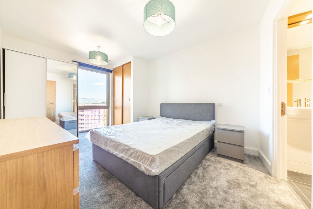 Flat Bywell Place in Greater London