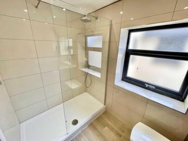 Room Cowbridge Road East in Cardiff
