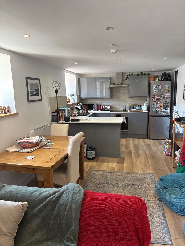 Room Cowbridge Road East in Cardiff