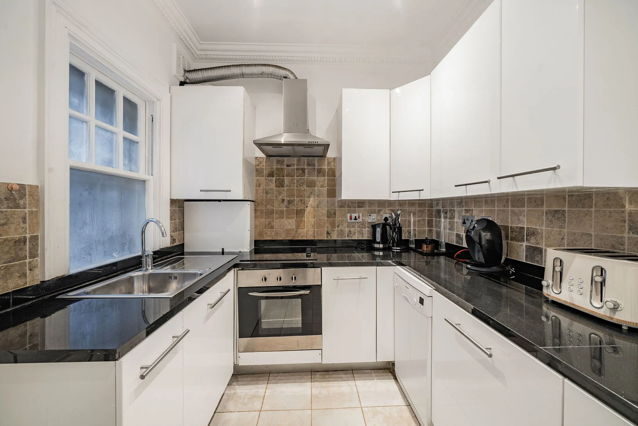 Flat Kensington High Street in Greater London