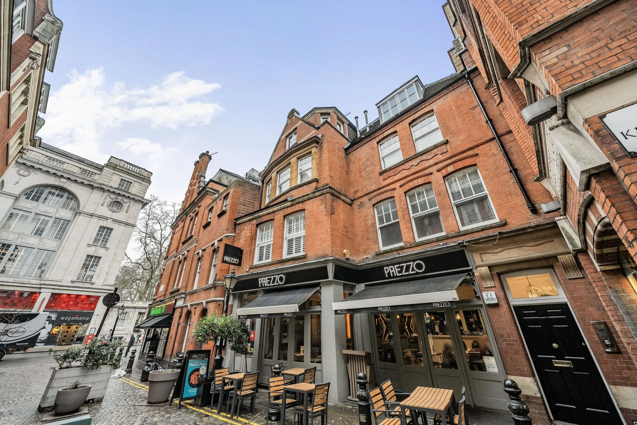Flat Kensington High Street in Greater London