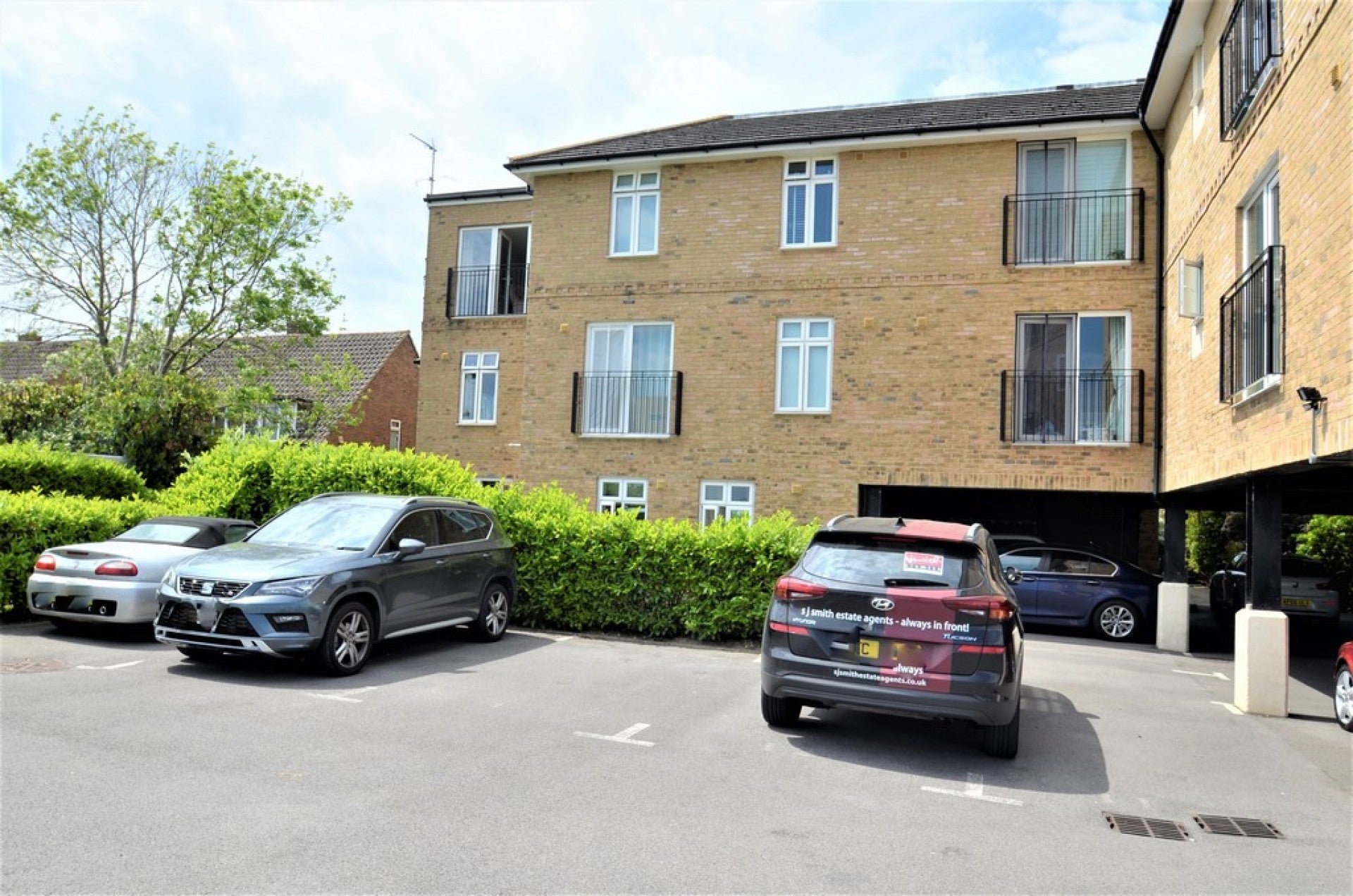 Flat Staines Road in Borough of Spelthorne