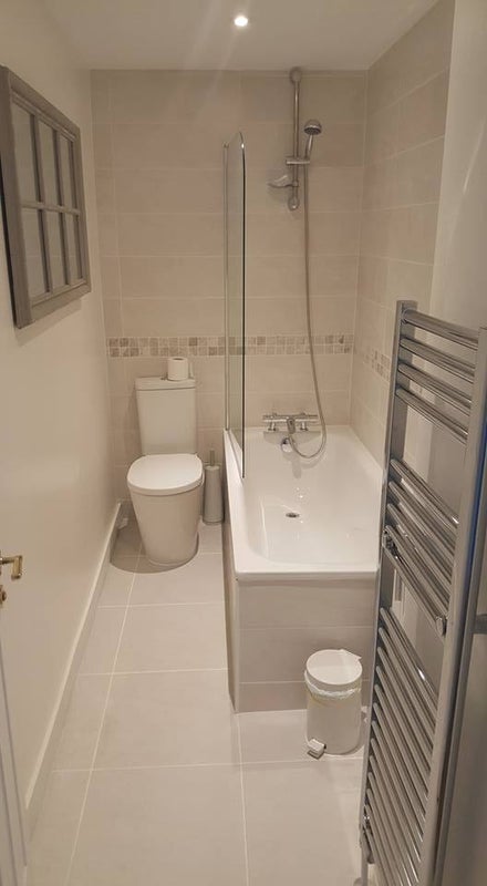 Room Probert Road in Greater London
