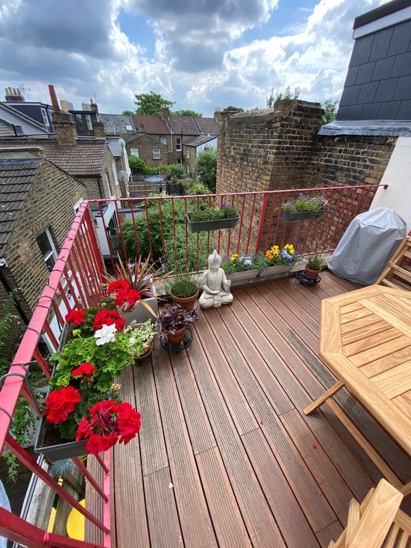 Room Probert Road in Greater London