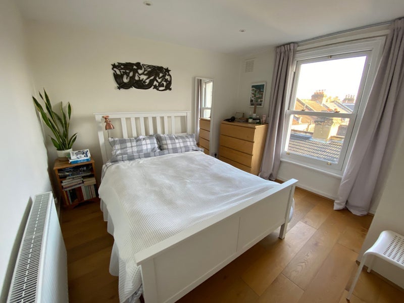 Room Probert Road in Greater London