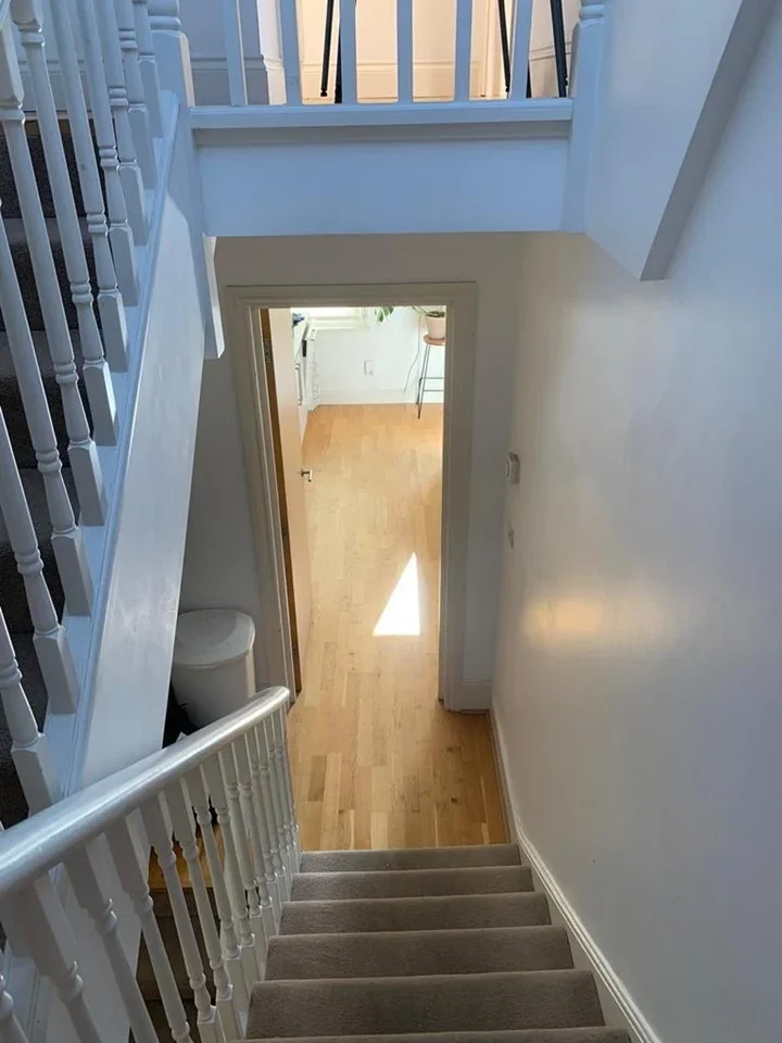 Flat Rowfant Road in Greater London