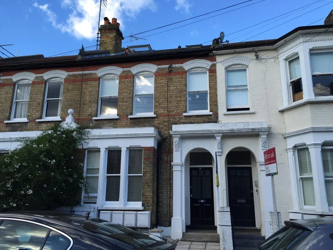 Flat Rowfant Road in Greater London