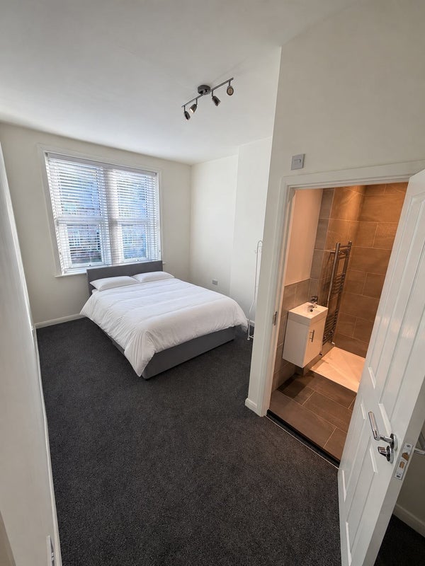 Room Newburn Road in Newcastle upon Tyne