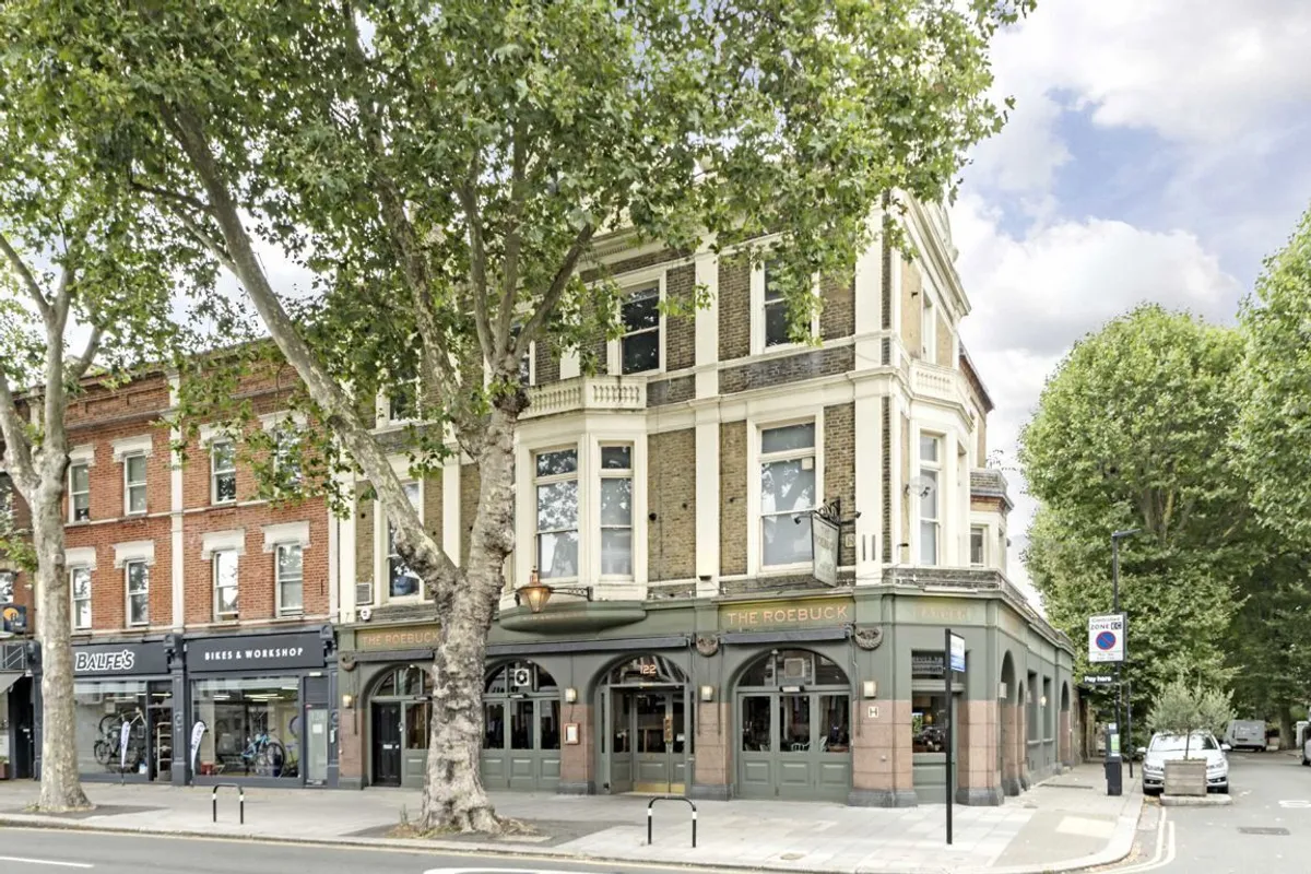 House Chiswick High Road in Greater London