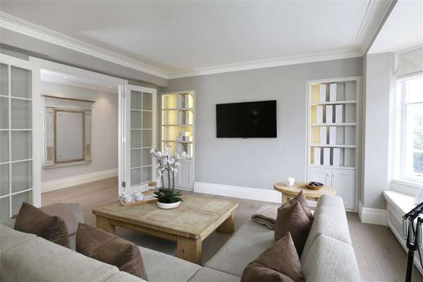 Flat Onslow Square in Greater London
