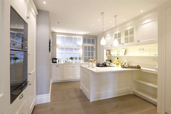 Flat Onslow Square in Greater London