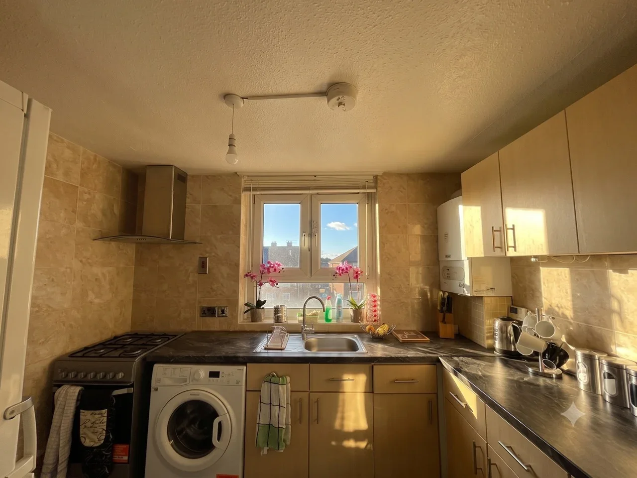 Flat Grantham Road in Greater London