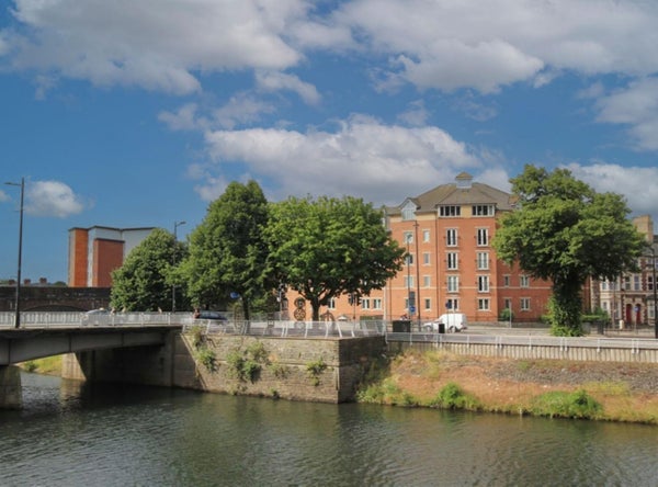 Flat Taffs Mead Embankment in Cardiff