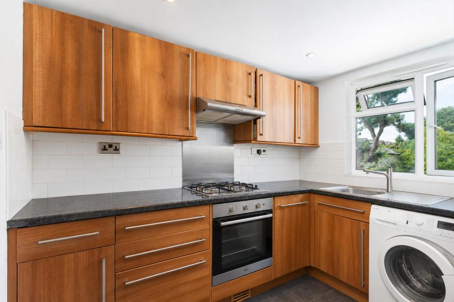 Flat Bellenden Road in Greater London
