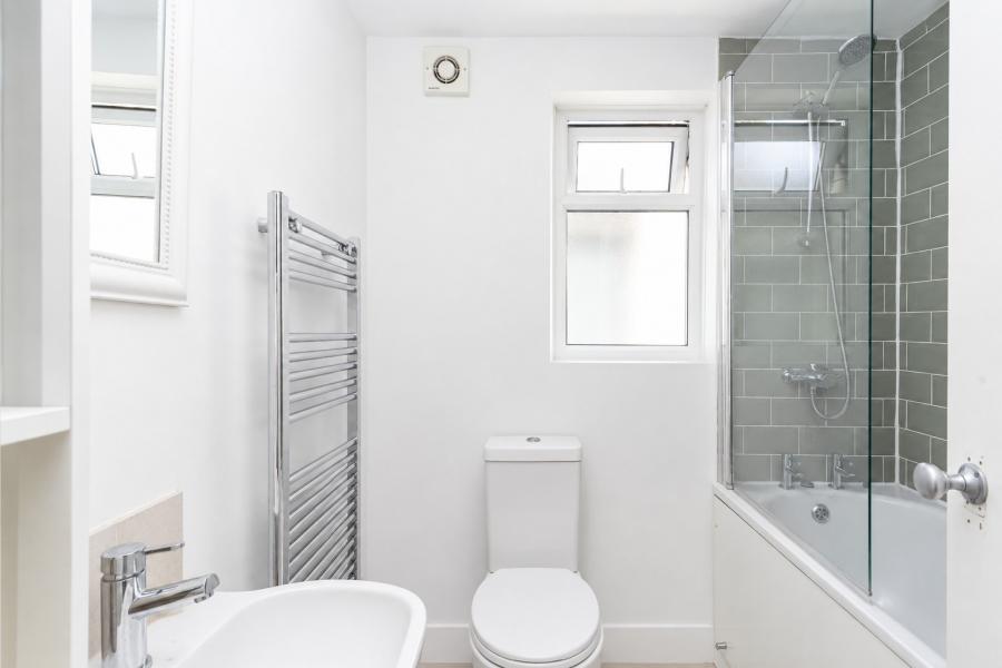 Flat Bellenden Road in Greater London