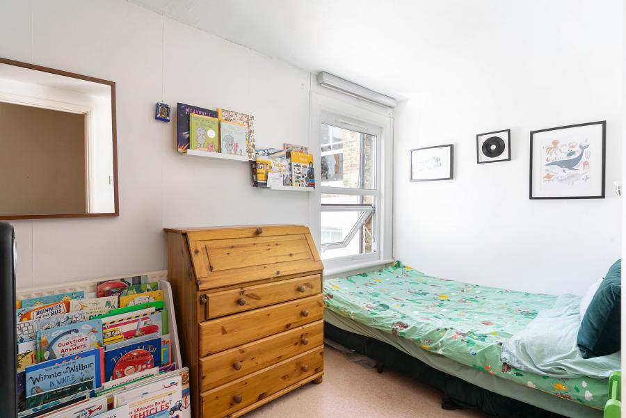 Flat Bellenden Road in Greater London