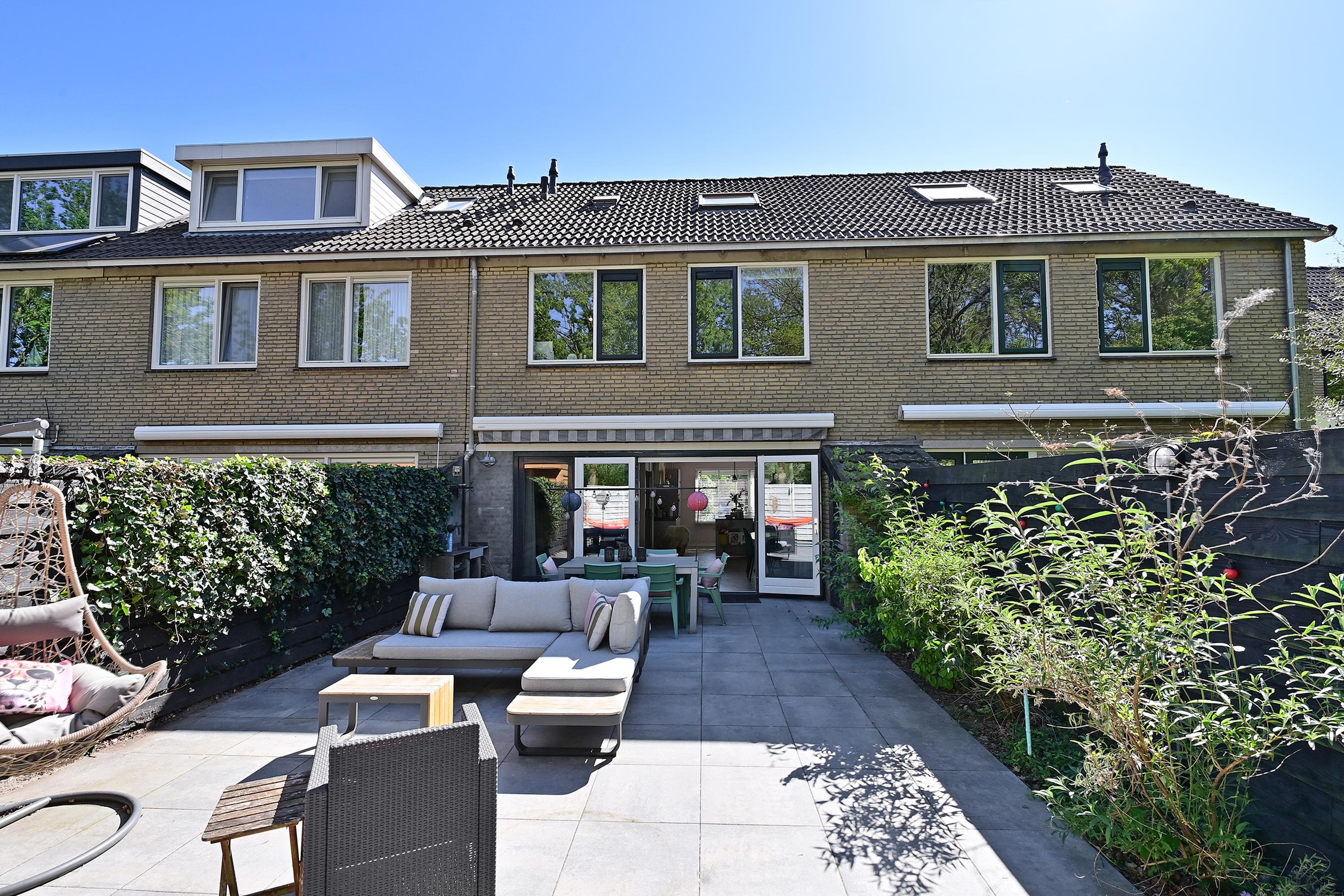 Tussenwoning te koop: Bunt 10, Huizen