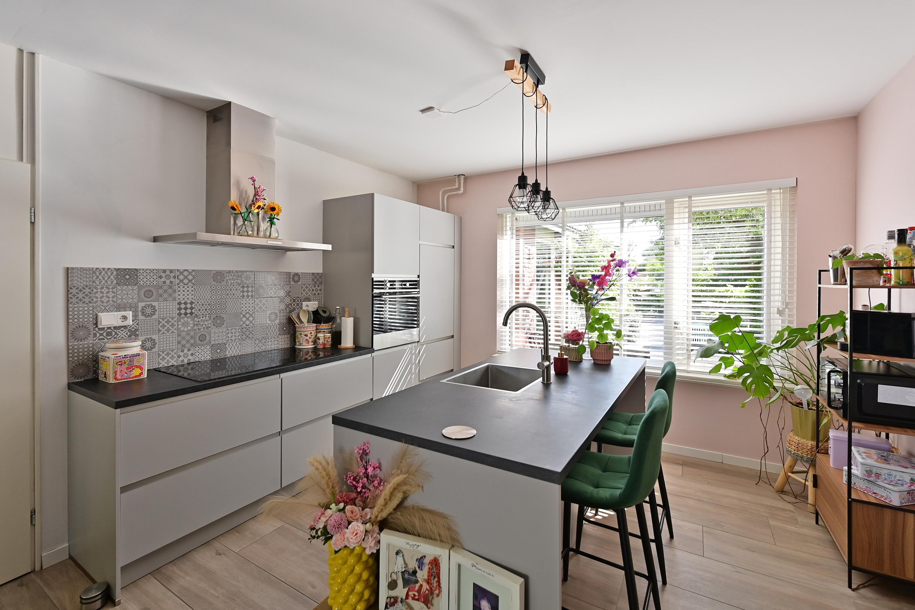 Tussenwoning te koop: Bunt 10, Huizen