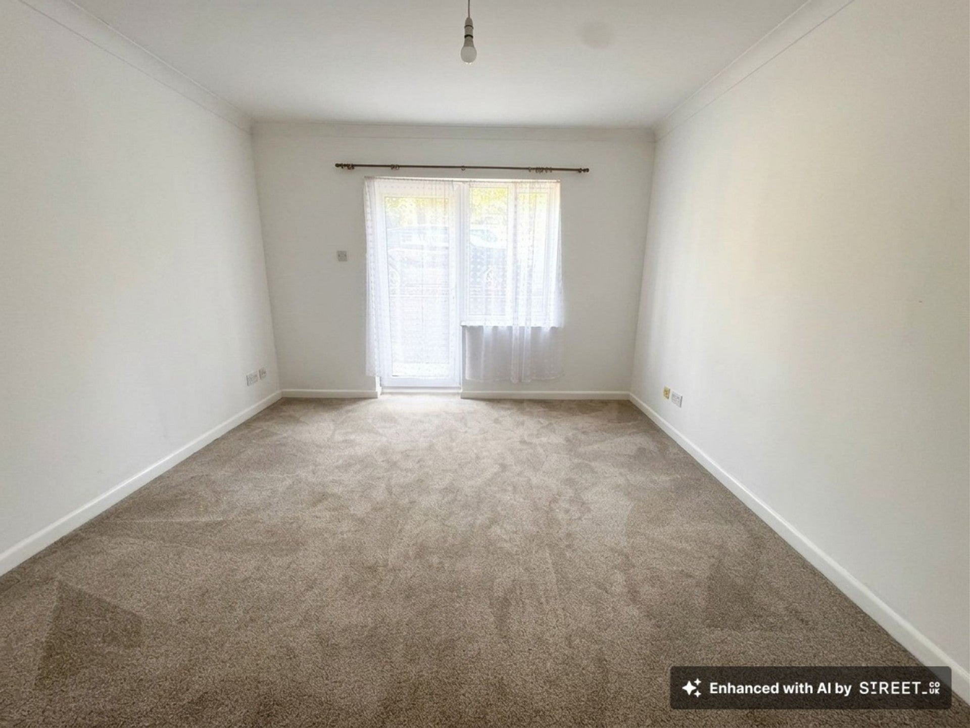 Flat Desborough Avenue in High Wycombe