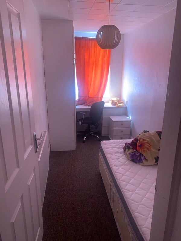 Room Central Road in Leicester