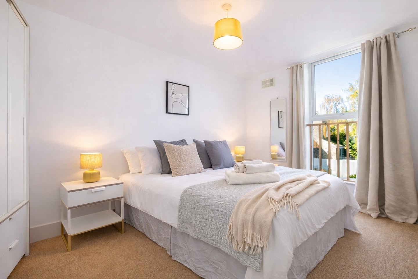Flat Shepherds Bush Road in Greater London