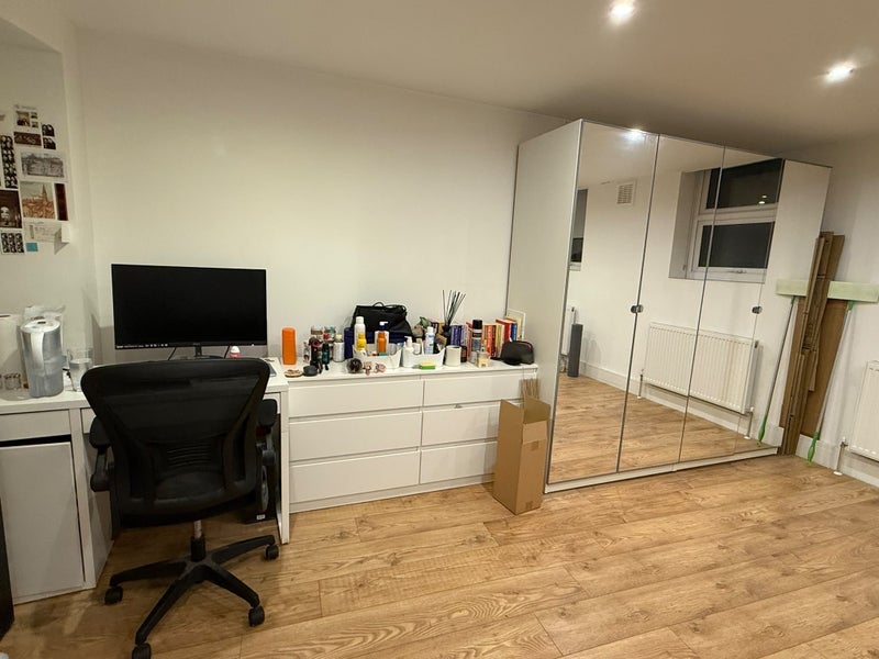 Room Camberwell Road in Greater London