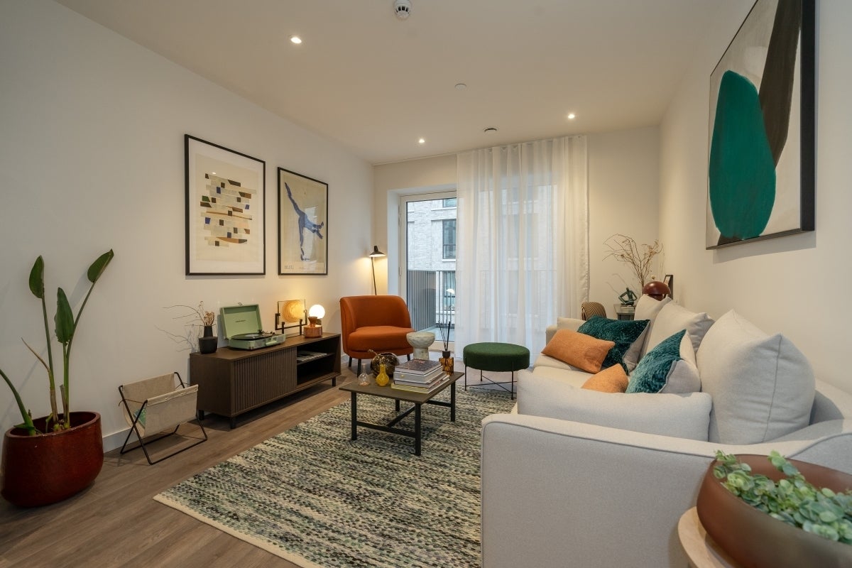 Flat Ribbon Lane in Greater London