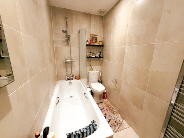 Flat Devonshire Road in Greater London