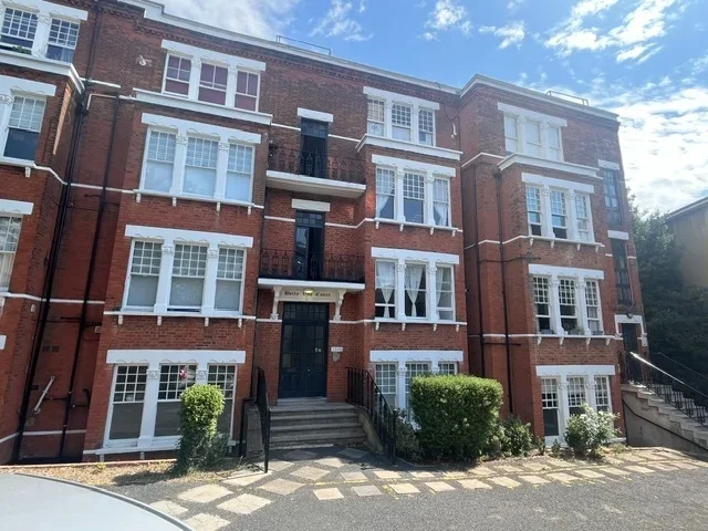Flat Devonshire Road in Greater London