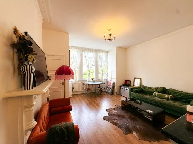 Flat Devonshire Road in Greater London