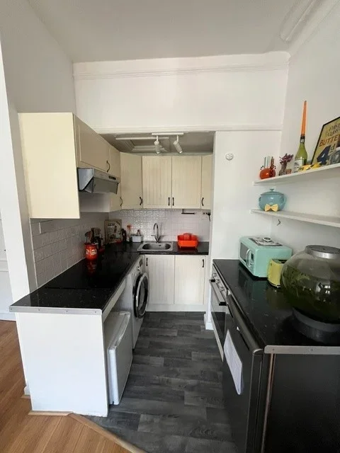 Flat Devonshire Road in Greater London