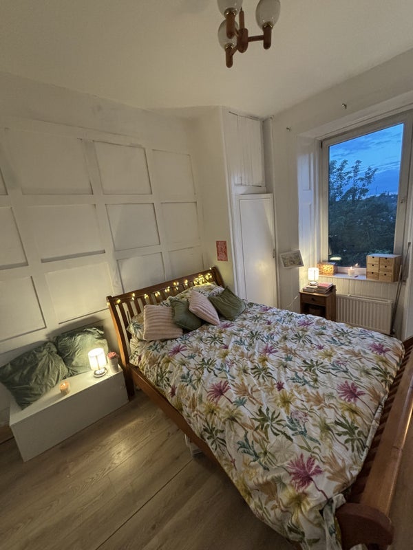 Room Old Castle Road in Glasgow