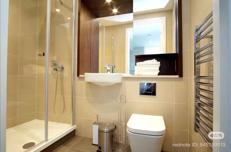 Room Harbour Way in Greater London