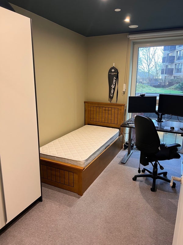 Room New Kent Road in Greater London