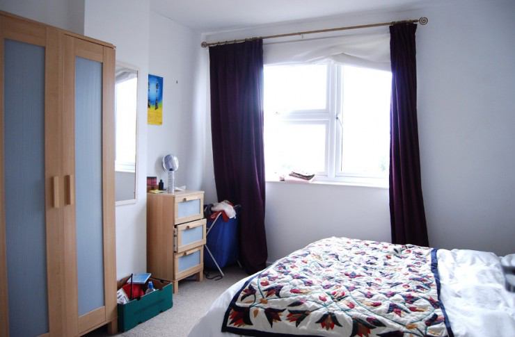Flat Larch Close in Greater London