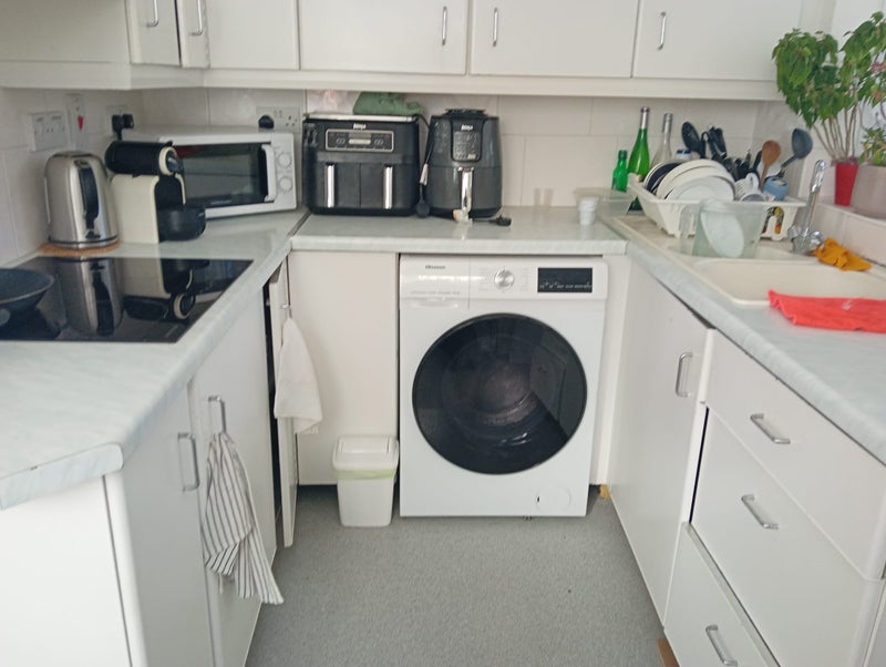 Room Gladstone Avenue in Greater London
