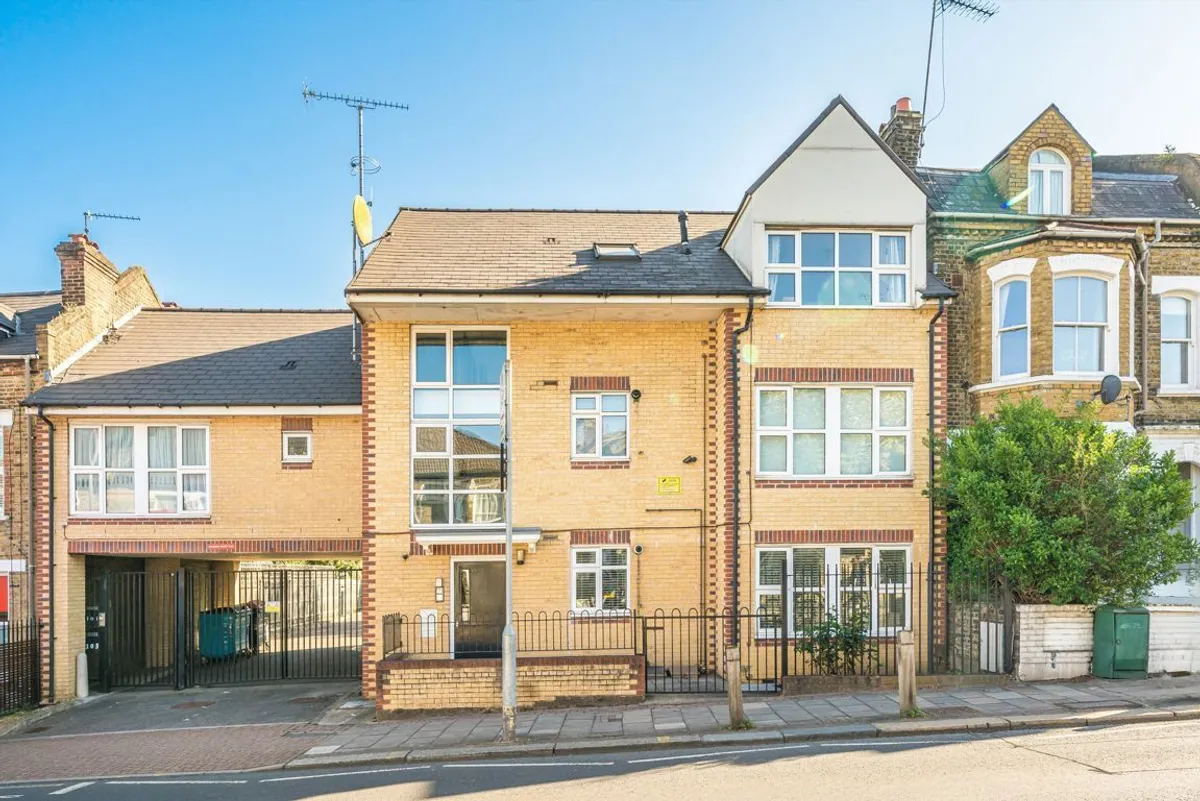 Flat Plough Road in Greater London