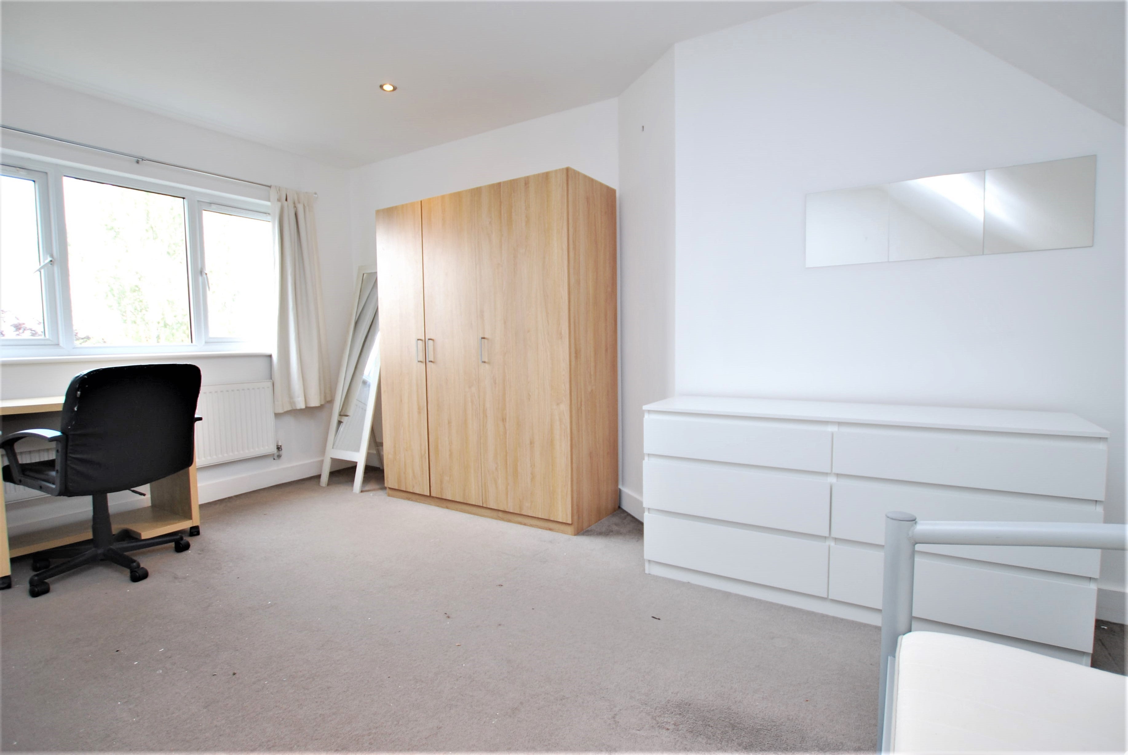 Flat Acacia Road in Guildford