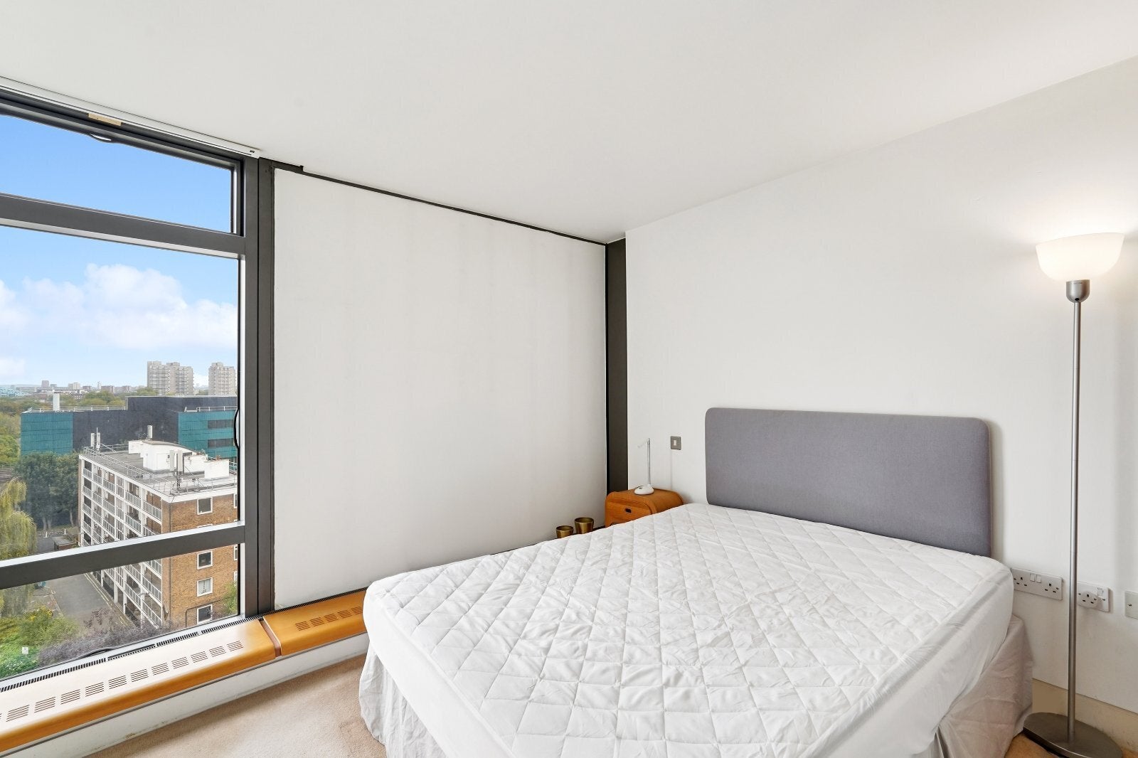 Flat Albert Embankment in Greater London